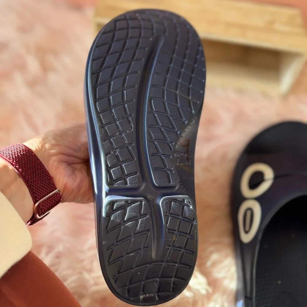 Oofos men's navy